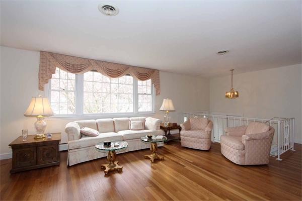 7 Old Wood Road Framingham, MA 01701 - Photo 3 of 24 Gallery Image 3