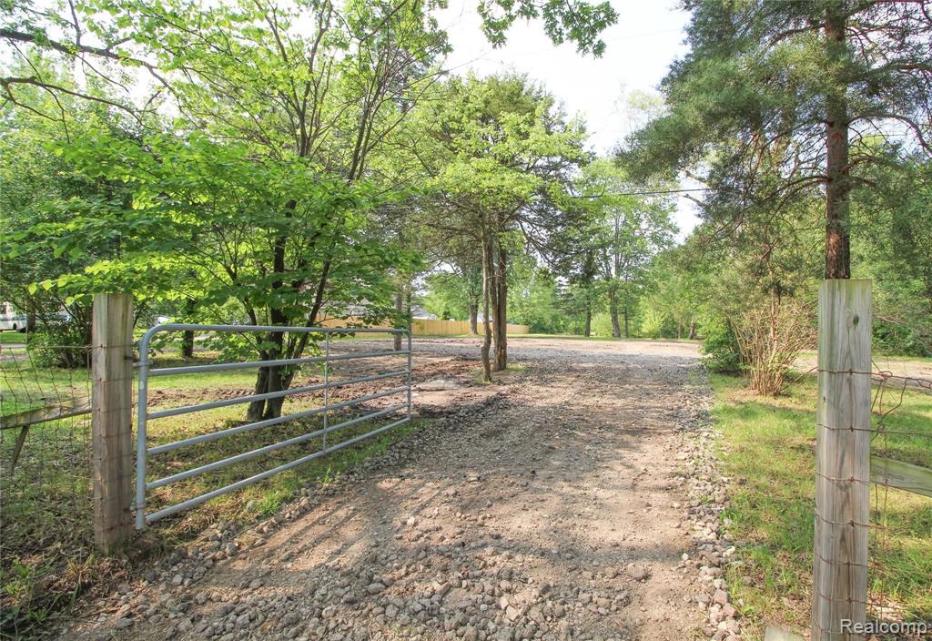 12909 9 Mile Road South Lyon, MI 48178 - Photo 7 of 11