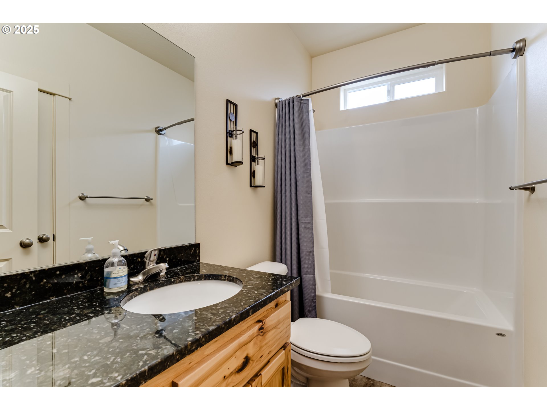 654 Wilson Avenue Cottage Grove, OR 97424 - Photo 16 of 19 Gallery Image 16
