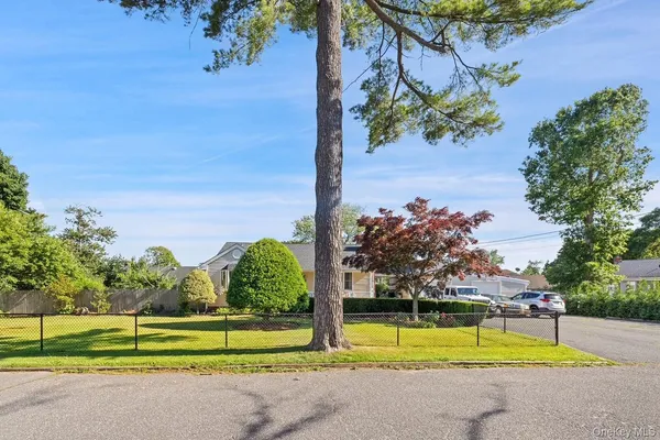 $679,999 | 4 Roosevelt Street, Brentwood, NY 11717