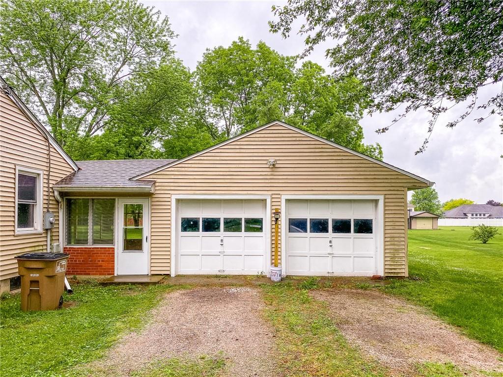 1145 River Road Columbus, IN 47203 - Photo 3 of 25