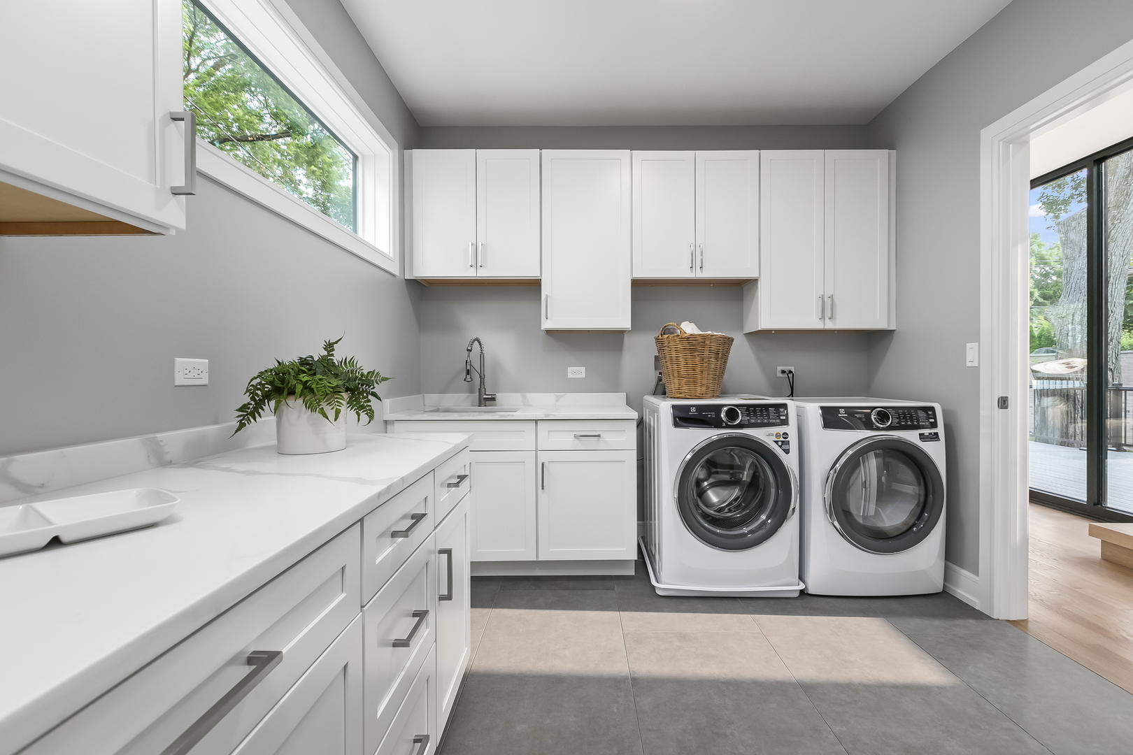 220 Spring Avenue Naperville, IL 60540 - Photo 17 of 52 a utility room with sink washer and dryer