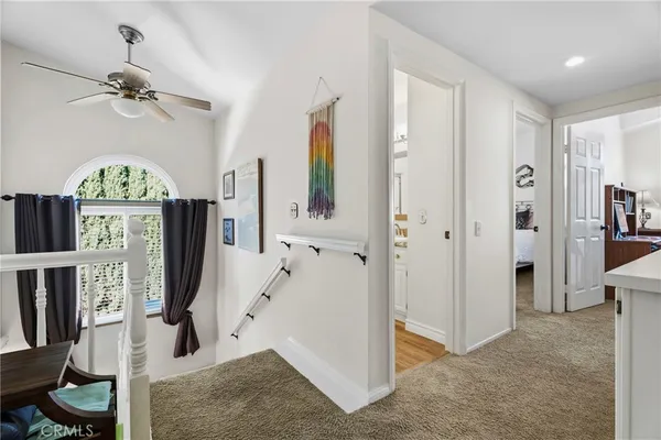 a view of an entryway with workspace