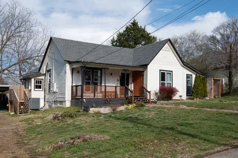 $250,000 | 107 East Ward Street, Centerville, TN 37033