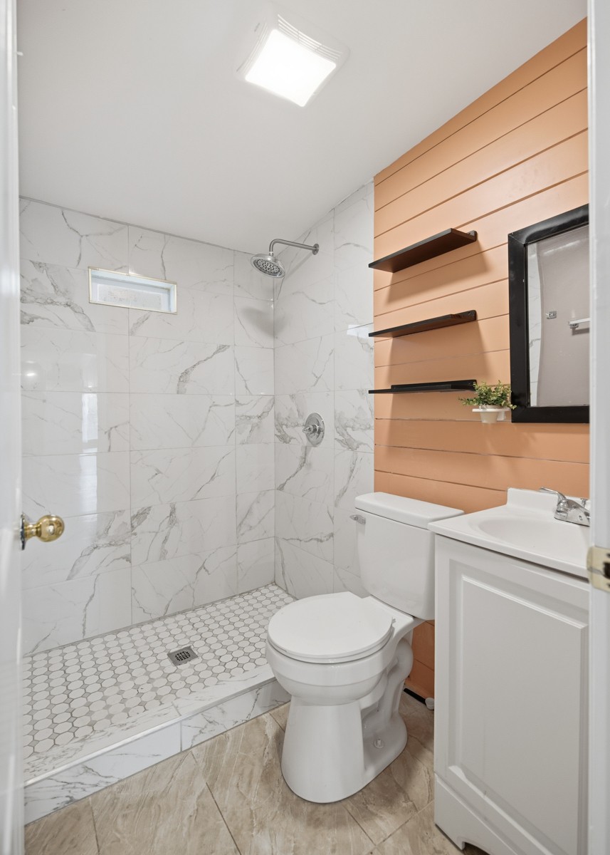 107 East Ward Street Centerville, TN 37033 - Photo 21 of 34 a bathroom with a toilet and a shower