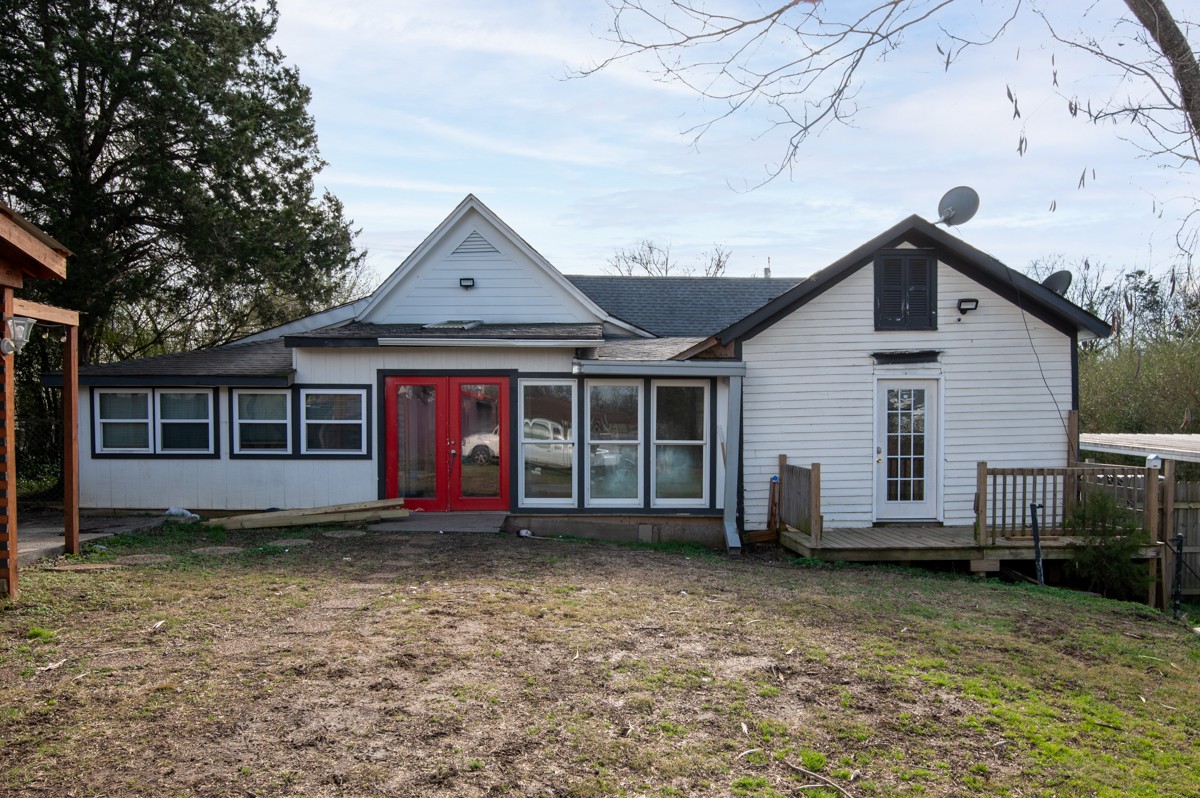 107 East Ward Street Centerville, TN 37033 - Photo 30 of 34 a front view of a house with a garden