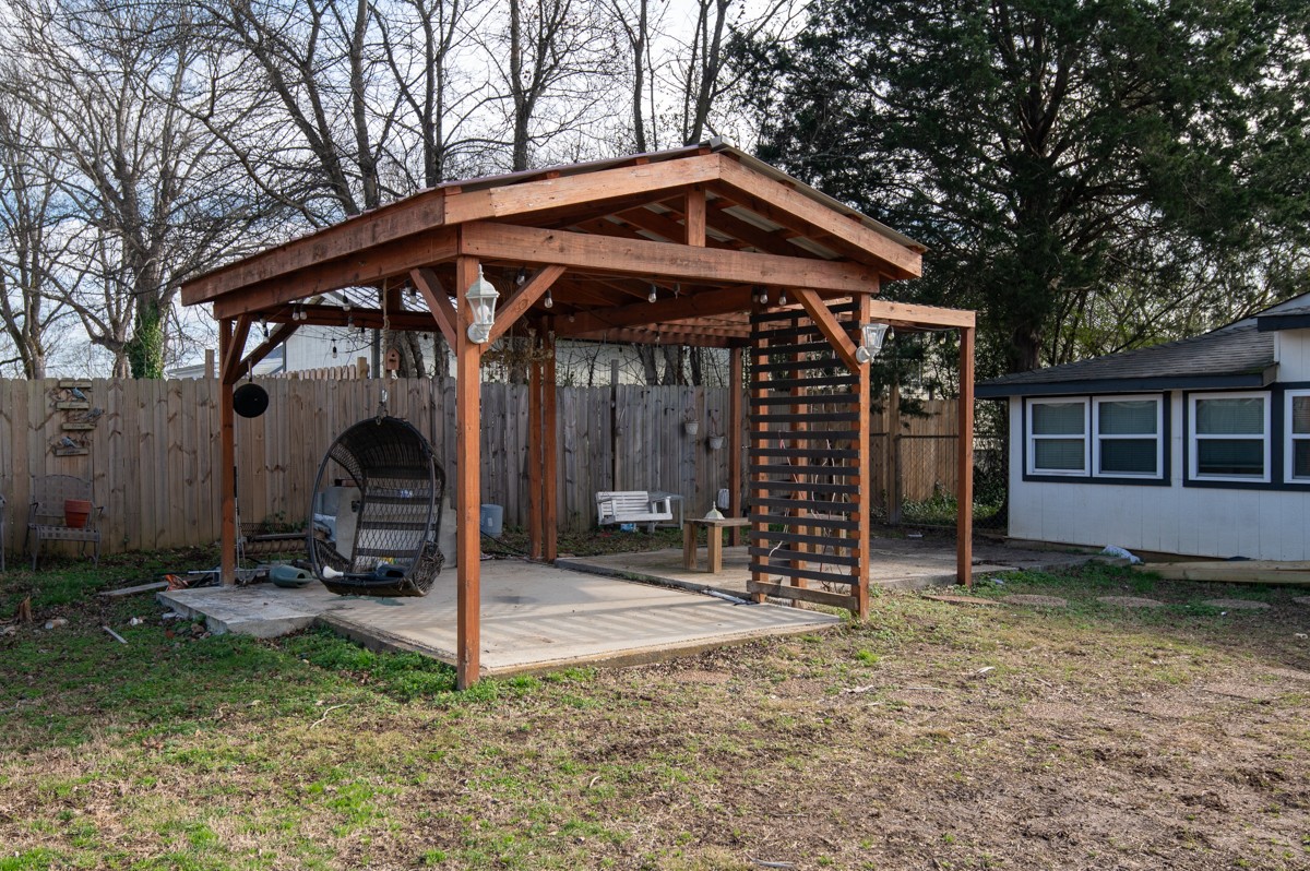 107 East Ward Street Centerville, TN 37033 - Photo 32 of 34 a front view of a house with garden