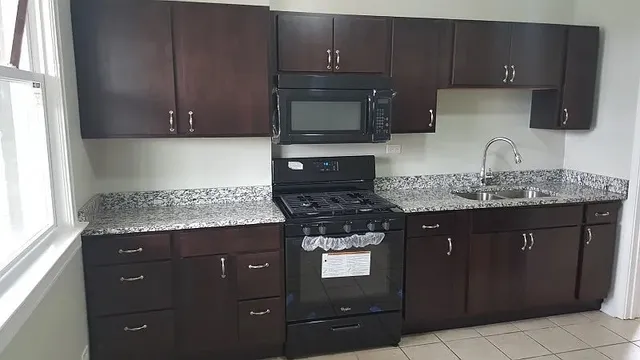 $1,950 | 7930 South Green Street, Unit 2, Chicago, IL 60620