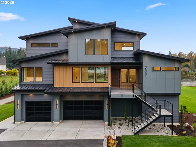 $2,900,000 | 2551 Lewis River Road, Woodland, WA 98674