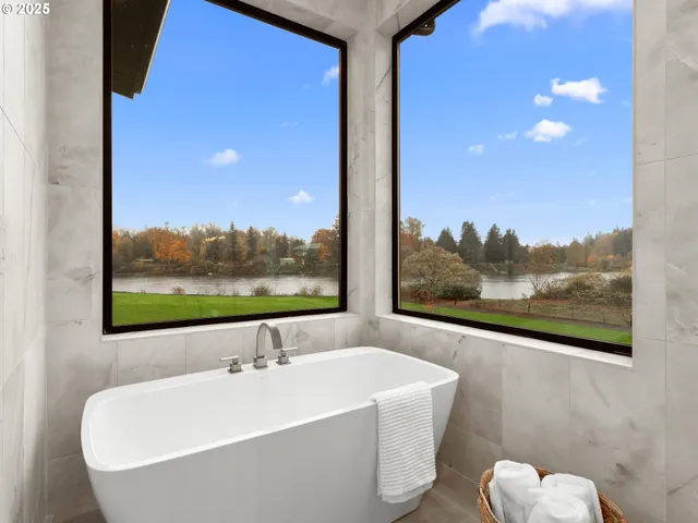 $2,900,000 | 2551 Lewis River Road, Woodland, WA 98674