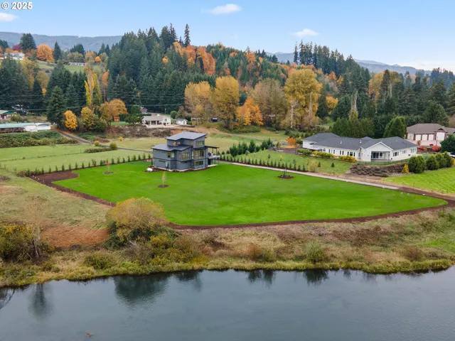 $2,900,000 | 2551 Lewis River Road, Woodland, WA 98674
