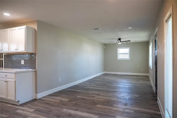 $1,800 | 5502 Elm Tree Drive, Houston, TX 77048