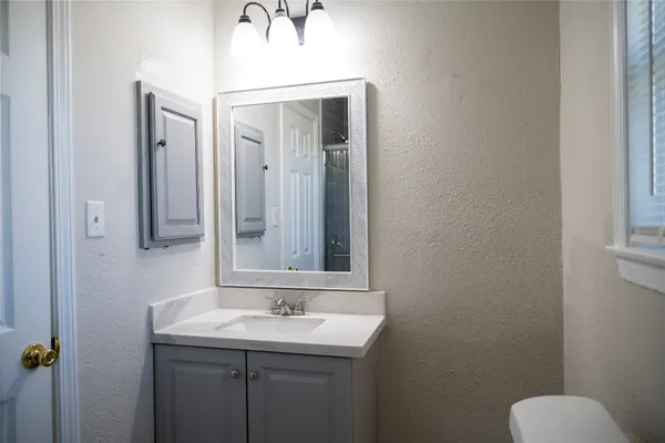 $1,800 | 5502 Elm Tree Drive, Houston, TX 77048
