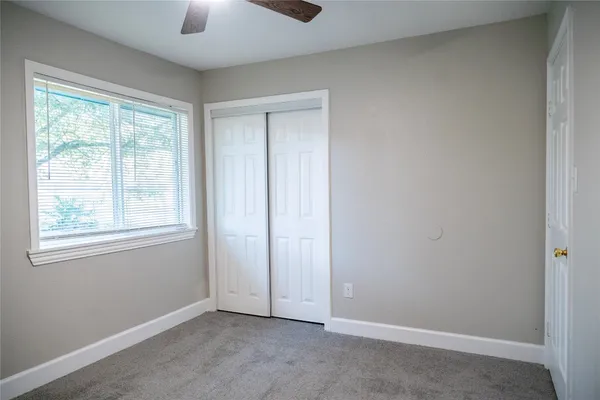$1,800 | 5502 Elm Tree Drive, Houston, TX 77048
