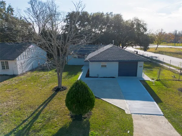 $1,800 | 5502 Elm Tree Drive, Houston, TX 77048