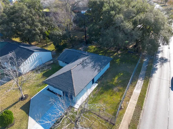 $1,800 | 5502 Elm Tree Drive, Houston, TX 77048