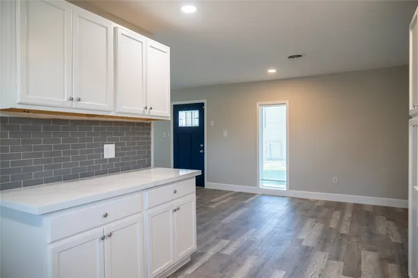 $1,800 | 5502 Elm Tree Drive, Houston, TX 77048