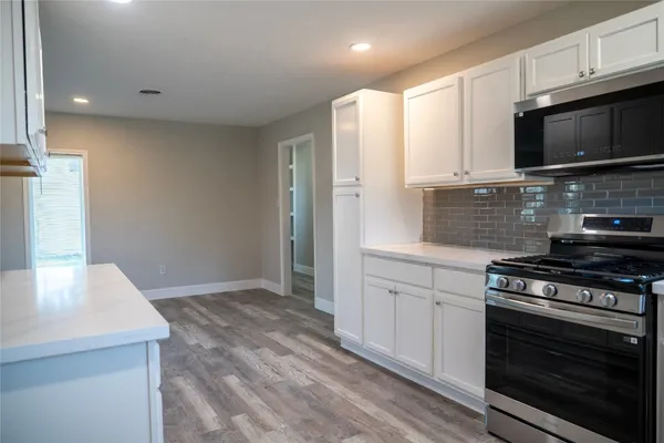 $1,800 | 5502 Elm Tree Drive, Houston, TX 77048