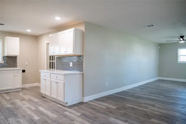 $1,800 | 5502 Elm Tree Drive, Houston, TX 77048