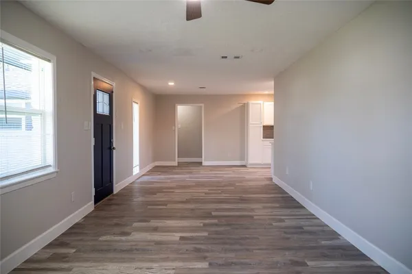 $1,800 | 5502 Elm Tree Drive, Houston, TX 77048
