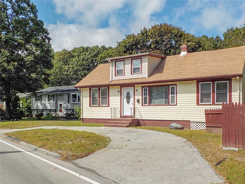 41 Long Street Warwick, RI 02886 - Photo 3 of 22