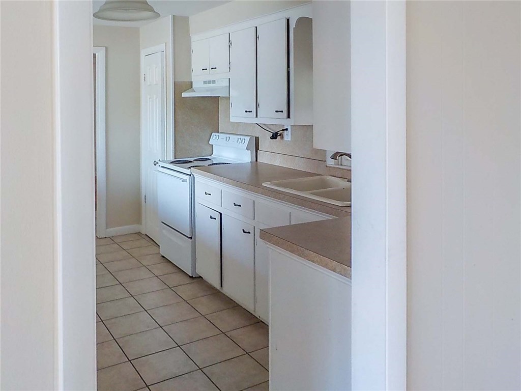 41 Long Street Warwick, RI 02886 - Photo 9 of 22