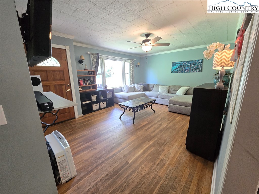 352 Vernon Roten Road West Jefferson, NC 28694 - Photo 4 of 24 Gallery Image 4