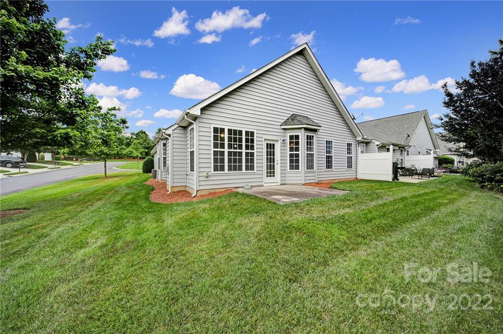 1704 Quartz Lane Fort Mill, SC 29708 - Photo 28 of 39 a front view of house with yard and green space