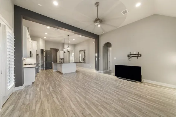 $3,200 | 199 Springs Edge Drive, Montgomery, TX 77356