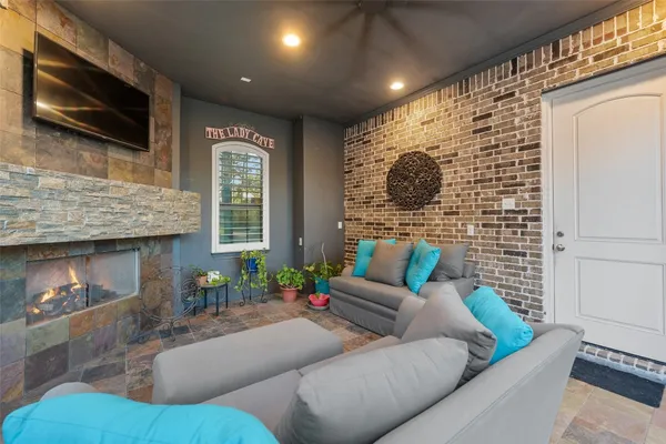 $3,200 | 199 Springs Edge Drive, Montgomery, TX 77356