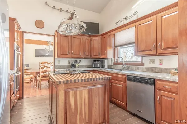 $749,900 | 286 River Road, Waddington, NY 13694