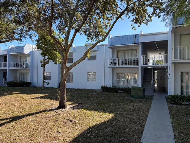 $1,700 | 405 Executive Center Drive, Unit 113, West Palm Beach, FL 33401