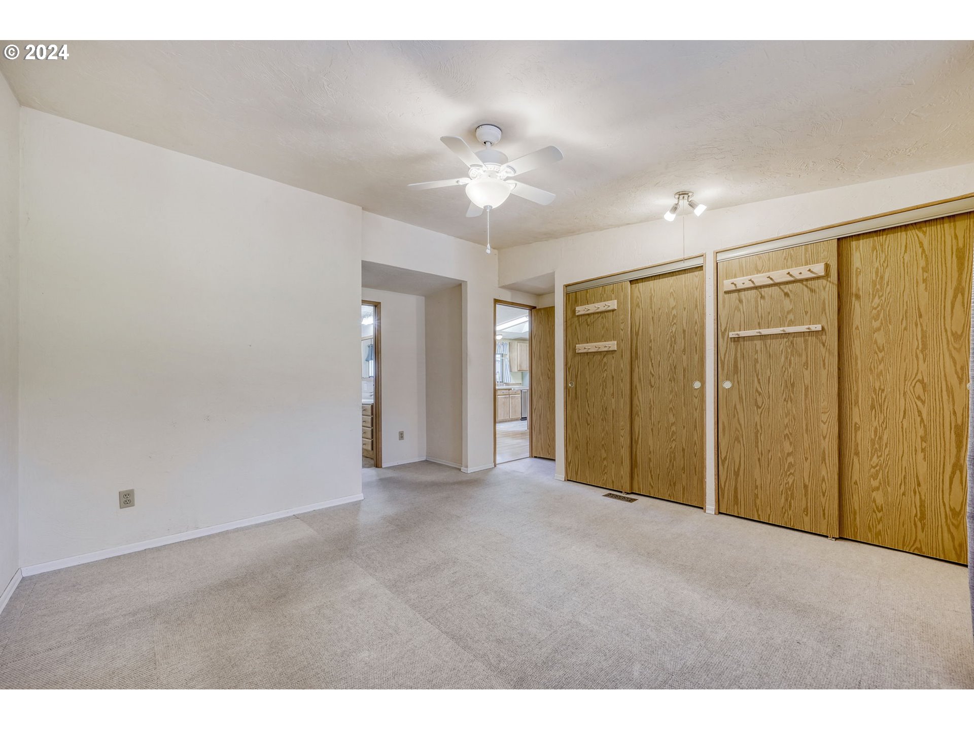 78414 Sears Road Cottage Grove, OR 97424 - Photo 21 of 44 a view of an empty room