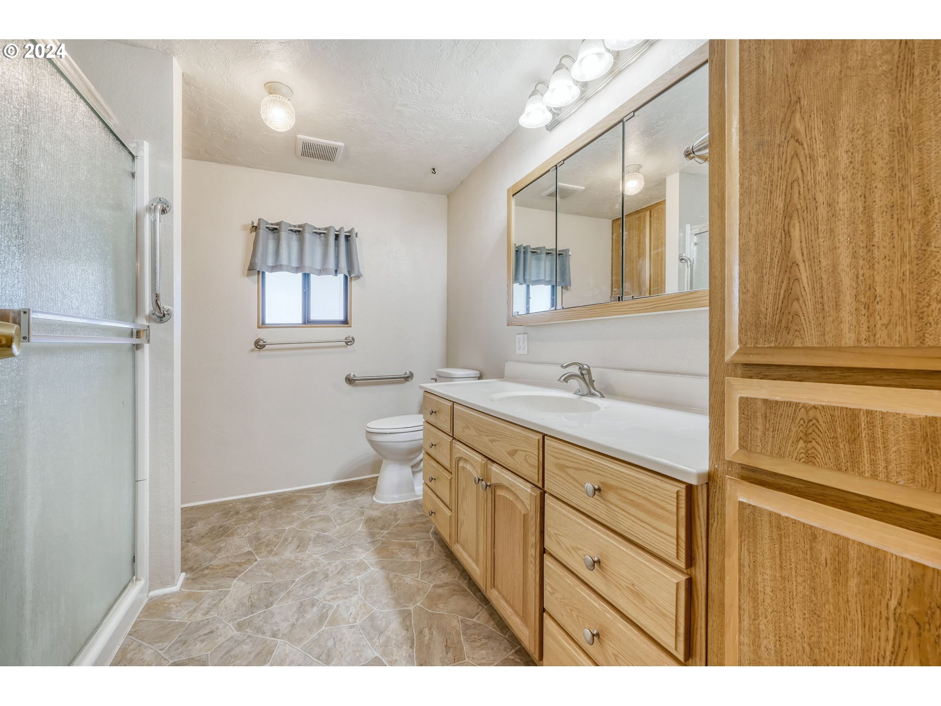 78414 Sears Road Cottage Grove, OR 97424 - Photo 23 of 44 a bathroom with a sink a toilet and shower
