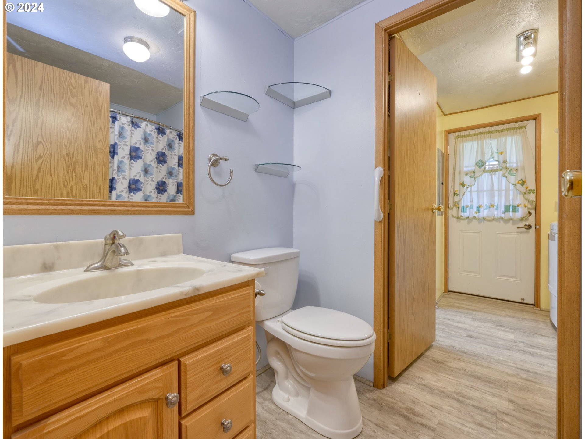 78414 Sears Road Cottage Grove, OR 97424 - Photo 27 of 44 a bathroom with a sink a toilet and shower