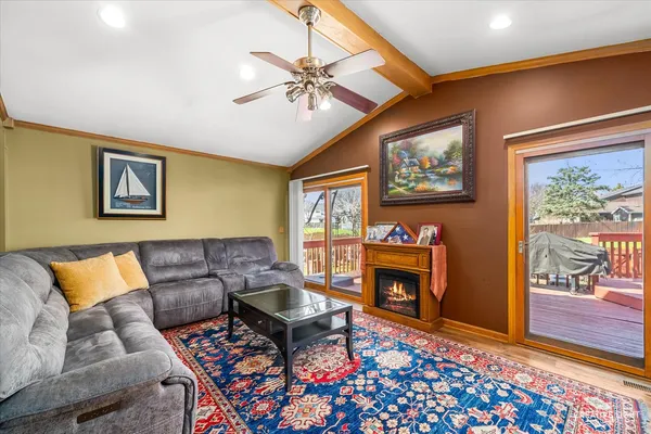 $400,000 | 3026 Diane Drive, Aurora, IL 60504