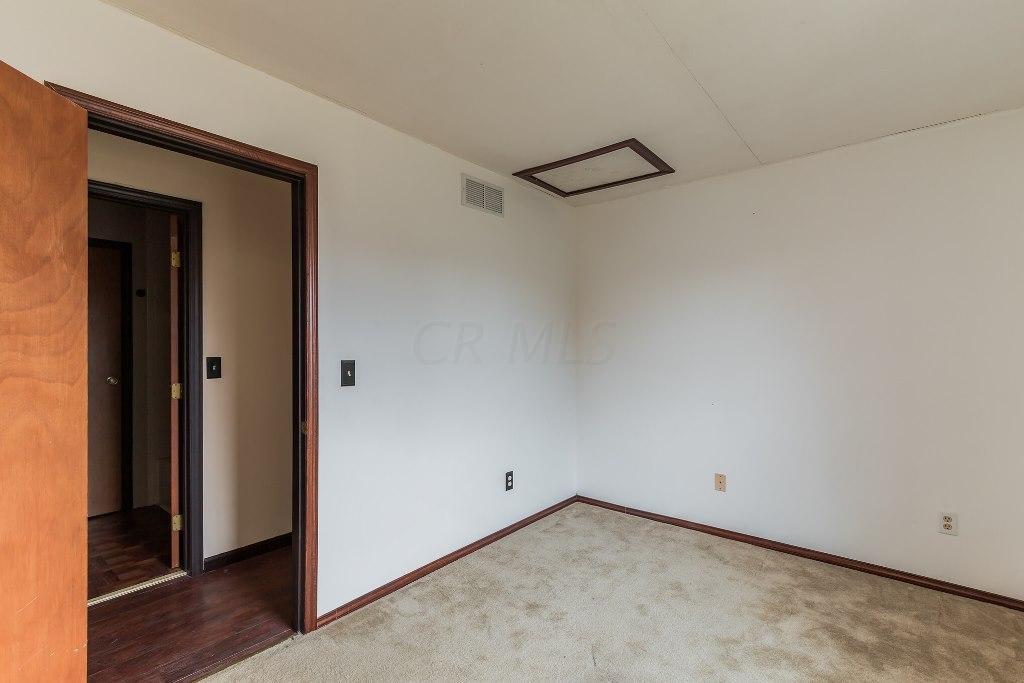 3930 Antrim Road Columbus, OH 43221 - Photo 16 of 25