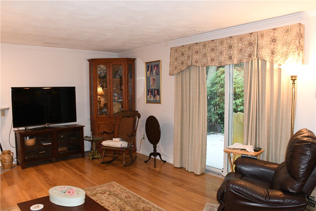 11 Caddy Rock Road, Unit A North Kingstown, RI 02852 - Photo 4 of 20 Living room