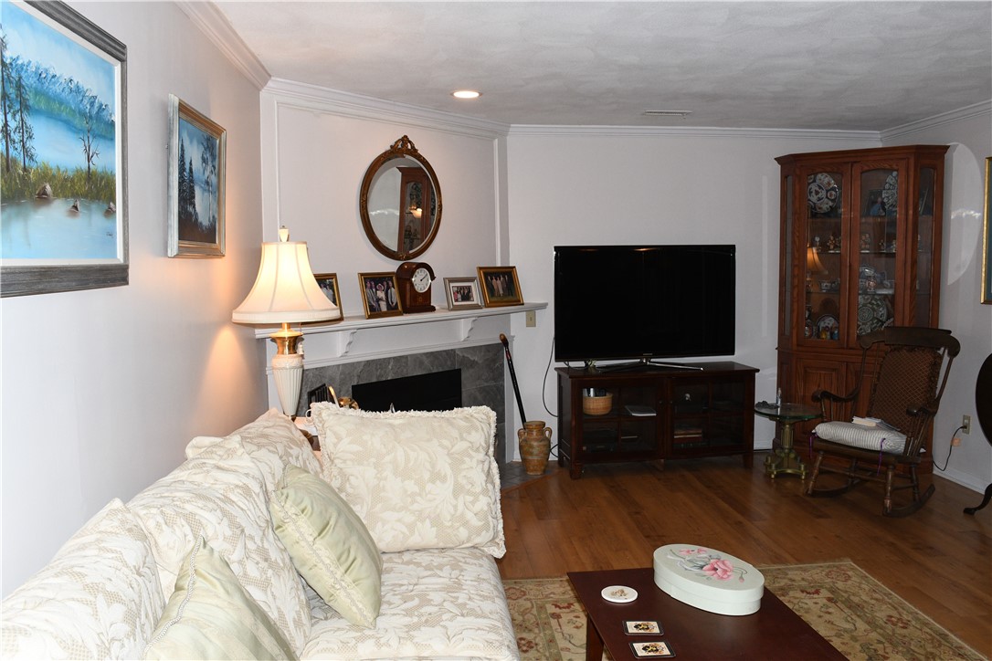 11 Caddy Rock Road, Unit A North Kingstown, RI 02852 - Photo 6 of 20 Living room
