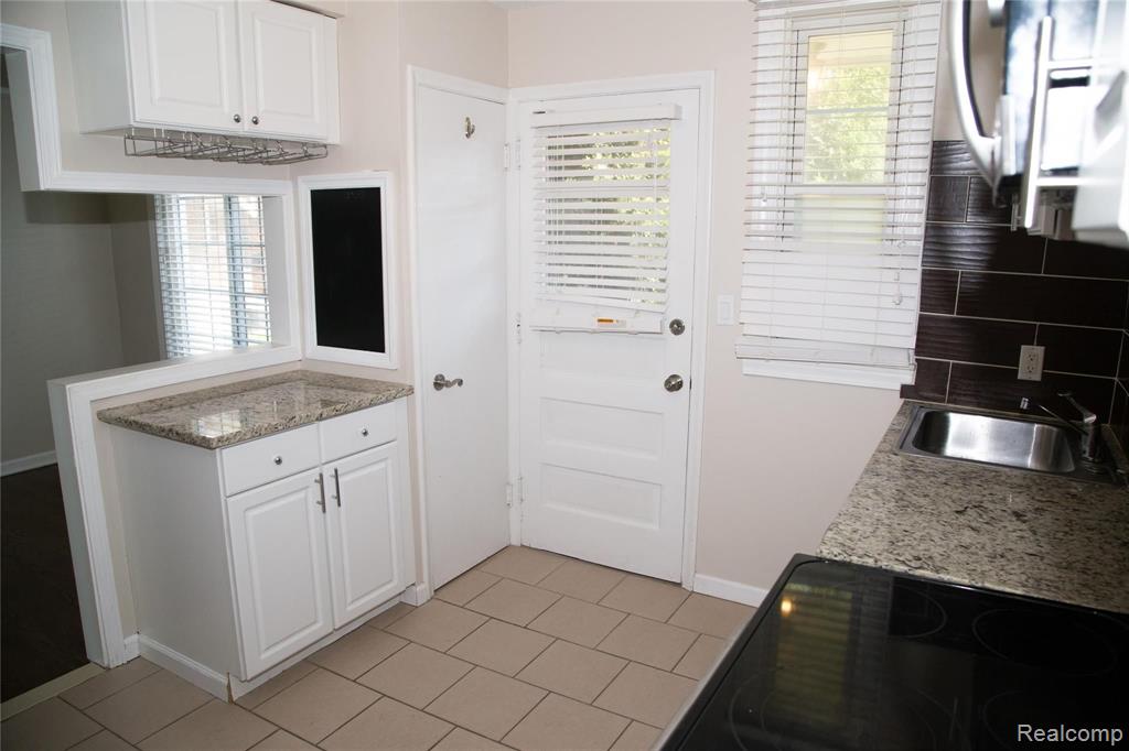 1522 West Webster Road Royal Oak, MI 48073 - Photo 9 of 33