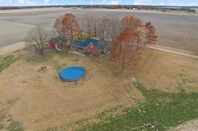 $325,000 | 7404 State Rte 4, Worden, IL 62097