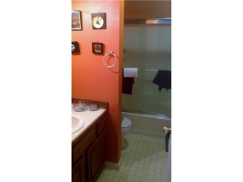 29 Old Orchard Road, Unit 8 Saco, ME 04072 - Photo 14 of 17 Bathroom. 2nd floor full Bathroom