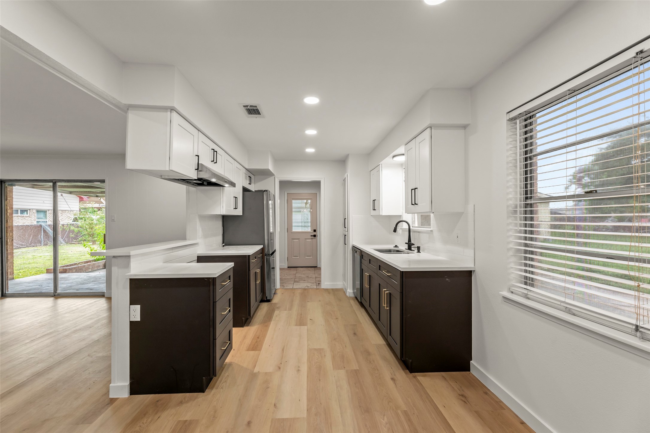 3225 Bostic Street Houston, TX 77093 - Photo 9 of 50 Plenty of cabinets in the kitchene
