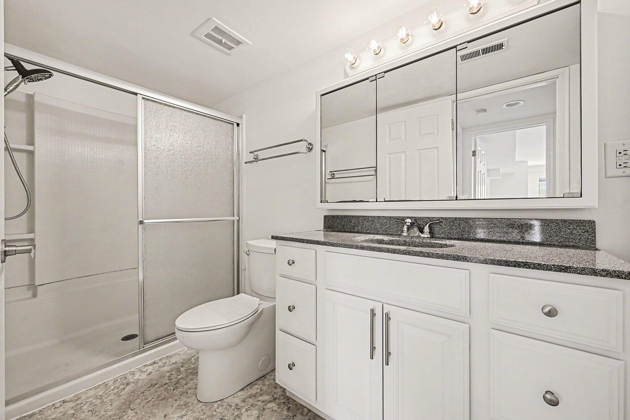1215 South Maple Road, Unit 202 Ann Arbor, MI 48103 - Photo 12 of 24 018_file_4179