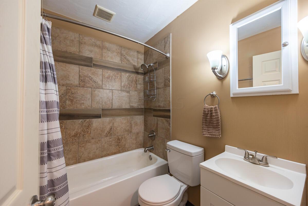 3044 Nuway Road Columbus, OH 43207 - Photo 33 of 44 Full Bath, Hallway
