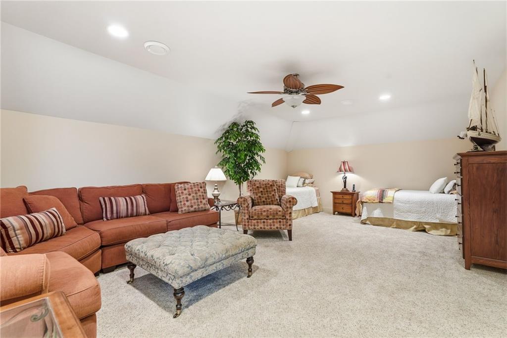 174 Springdale Road Venetia, PA 15367 - Photo 35 of 45 a living room with furniture