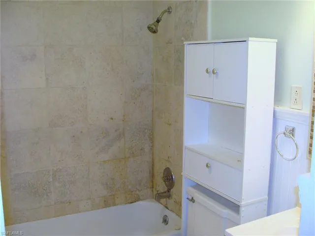 $1,650 | 421 12th Avenue South, Unit A5, Naples, FL 34102