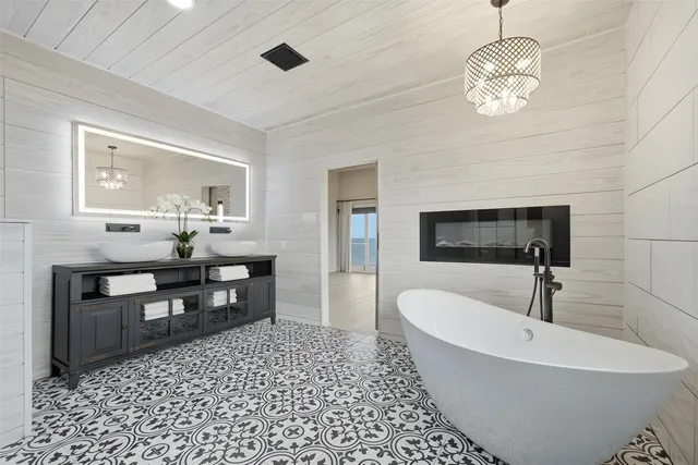 $1,100,000 | 1918 Todville Road, Seabrook, TX 77586