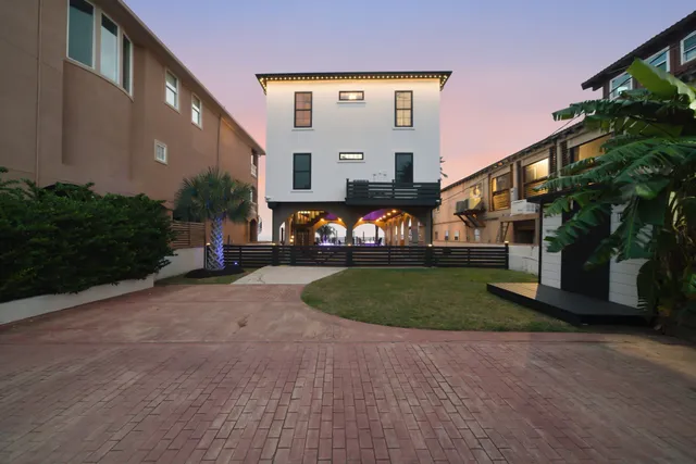 $1,100,000 | 1918 Todville Road, Seabrook, TX 77586