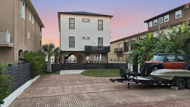 $1,100,000 | 1918 Todville Road, Seabrook, TX 77586